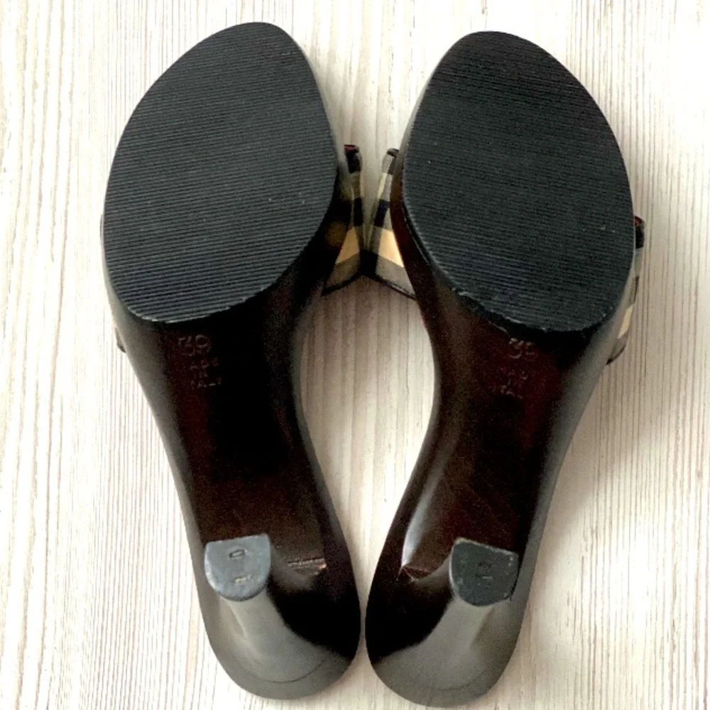 BURBERRY Signature Monogram Red Leather Heels, Authentic. EUC